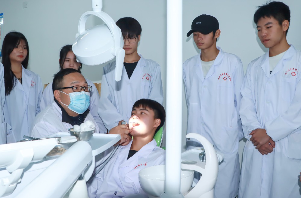 口腔医学技术（临床学院）